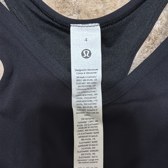 Cropped V-Neck Tennis Tank Black - Picture 8 of 10